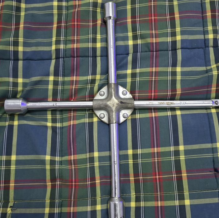 Chave Roda Automóvel Ferro CRUZETA Para Auto N°17/19/21  Como Nova .