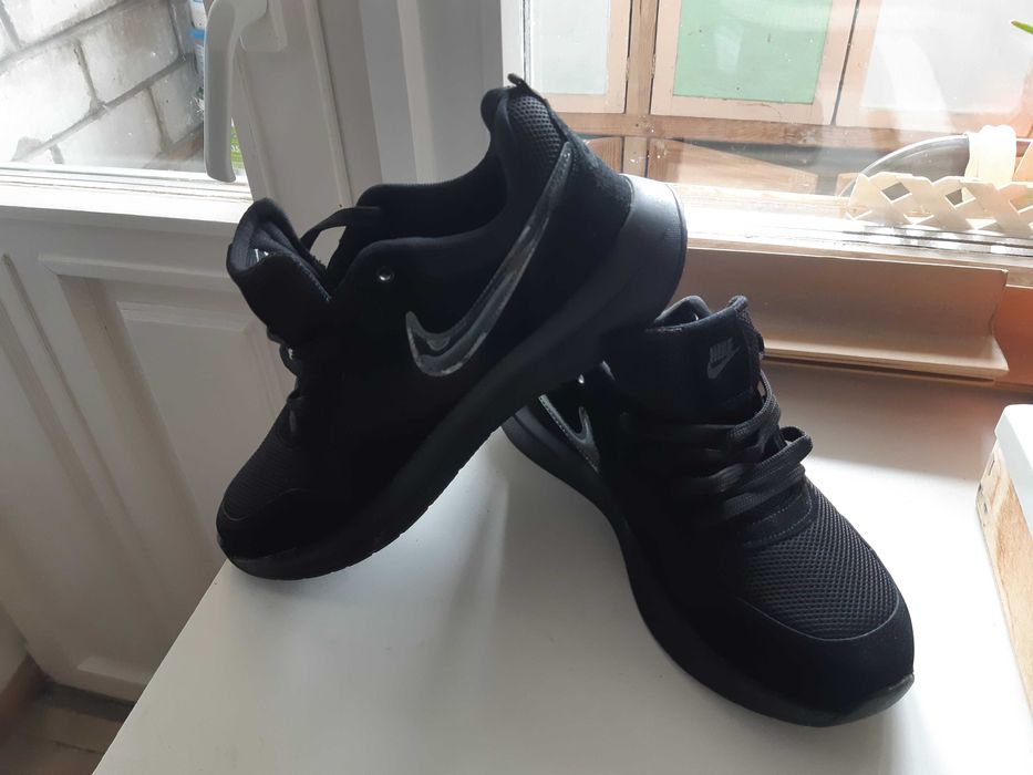 Кроссовки мужские 42 розмер.  Производство Вьетнам.