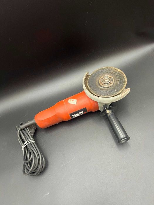 Szlifierka kątowa BlackDecker KG725