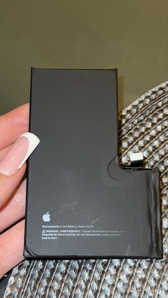 аккумулятор iPhone 16 Pro max