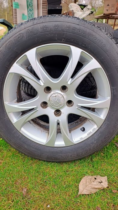 Felgi Aluminiowe z oponami zimowymi Mazda