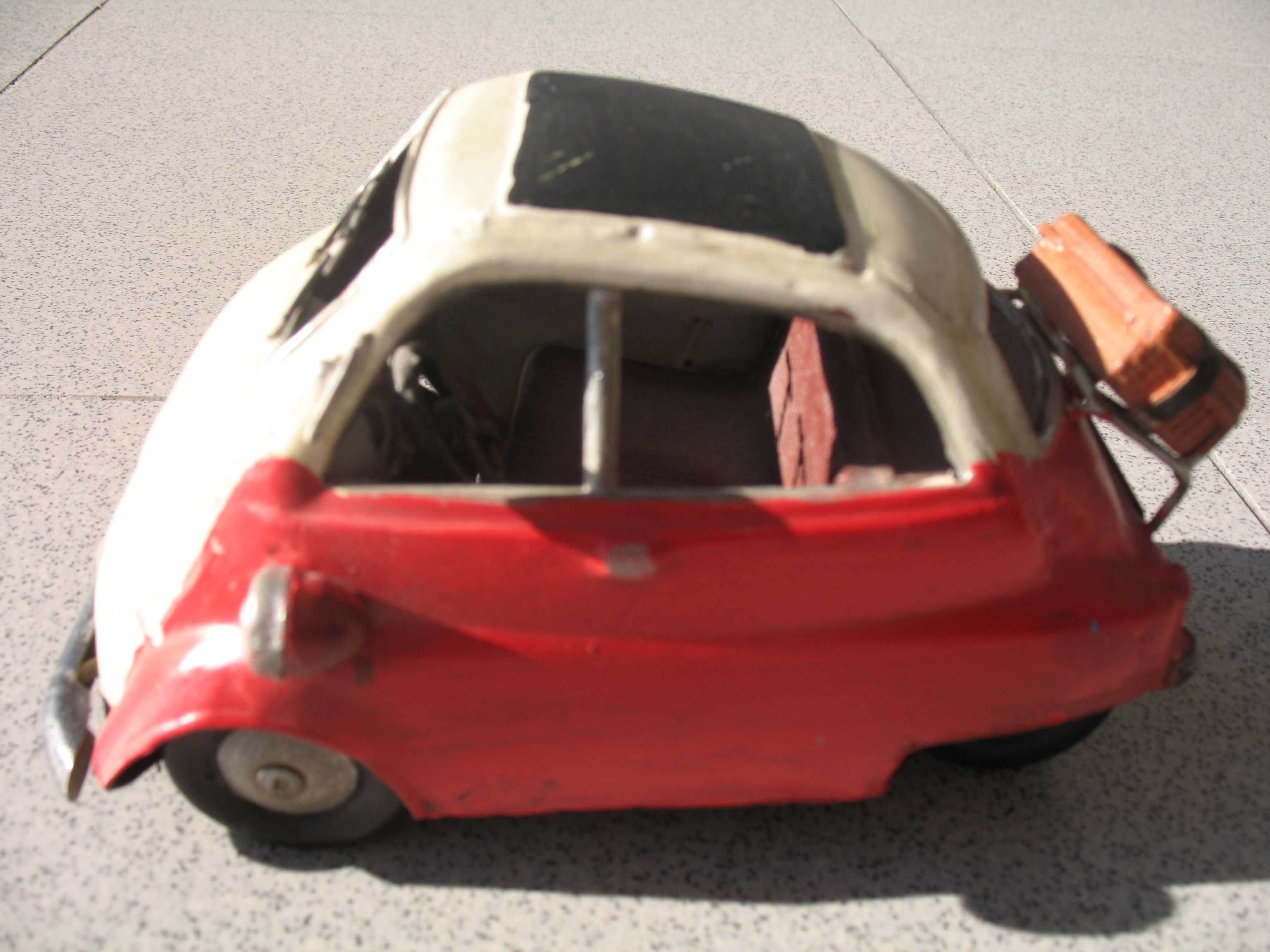 BMW Isetta em chapa para decoração