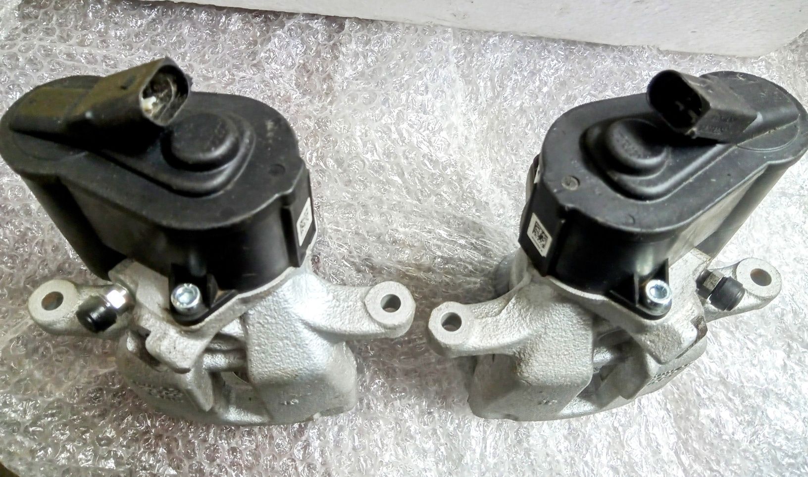Zacisk Hamulcowy PASSAT B6 B7 CC Sharan,AUDI A6C6,A4,A8.Mondeo Mk5