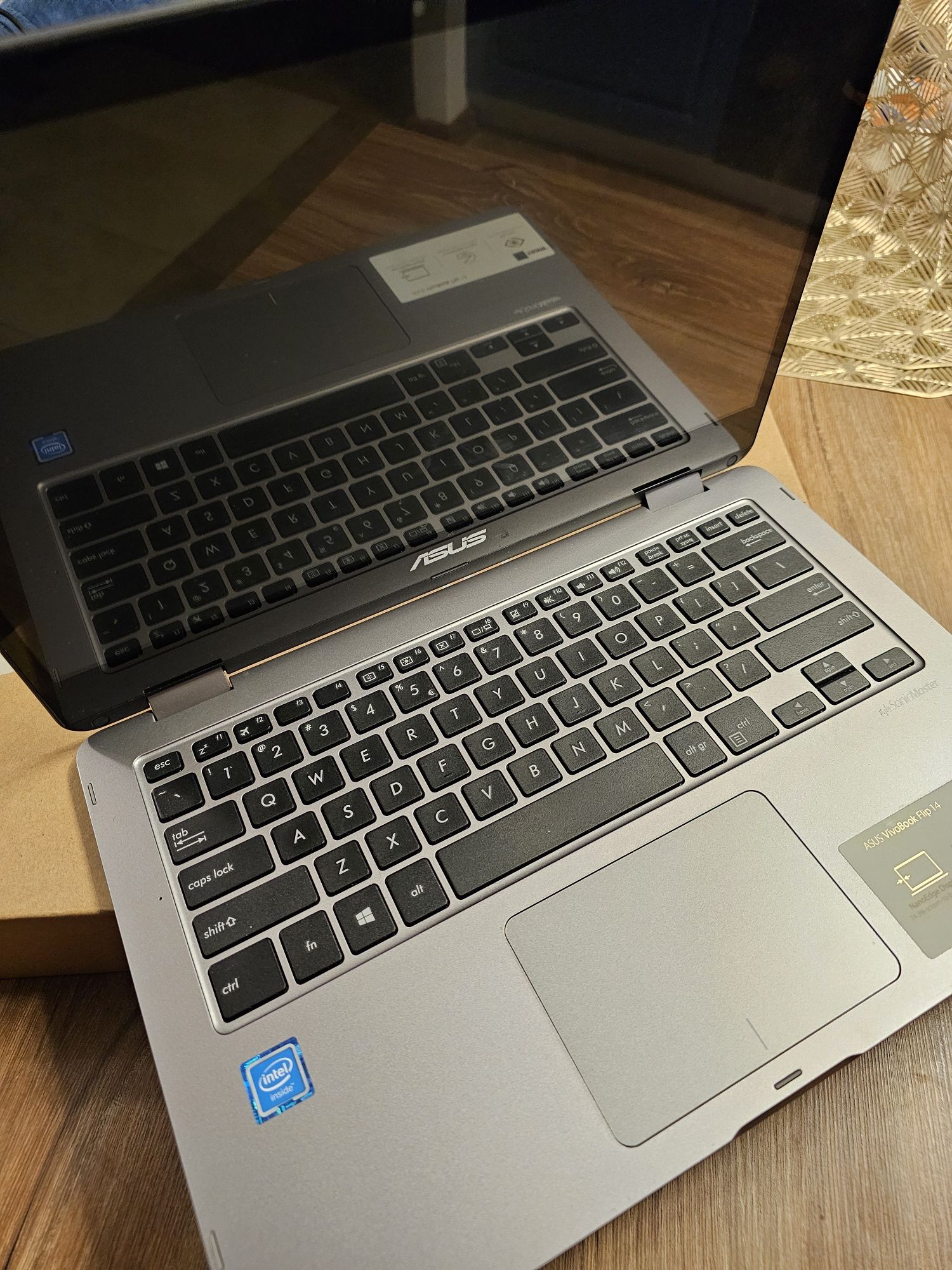 Laptop Asus Vivobook Flip TP401MA Ekran dotykowy i tryb tableta 360