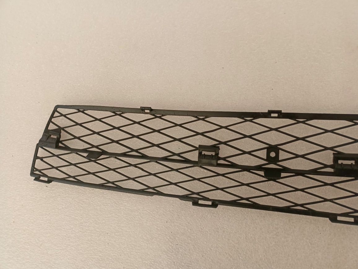 Toyota Corolla E12 02-04 kratka środkowa zderzaka przód dół dolna