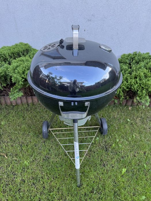 Czarny grill węglowy ogrodowy na kółkach 60cm
