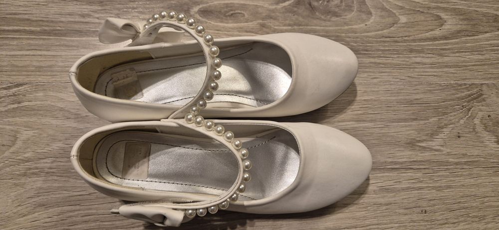 Buty białe komunijne z perełkami rozmiar 38