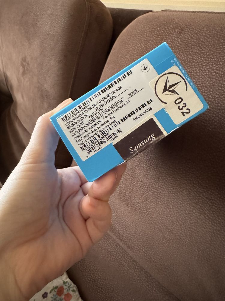 Смартфон SAMSUNG J4