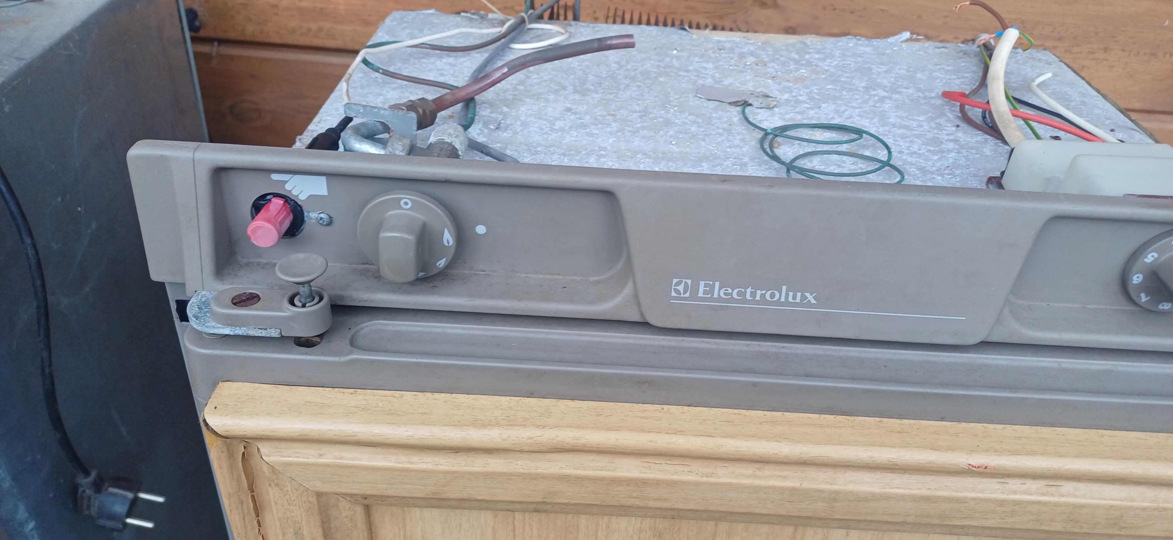 Lodówka Electrolux RM4236 gaz, 12V i 230V przyczepa kempingowa kamper