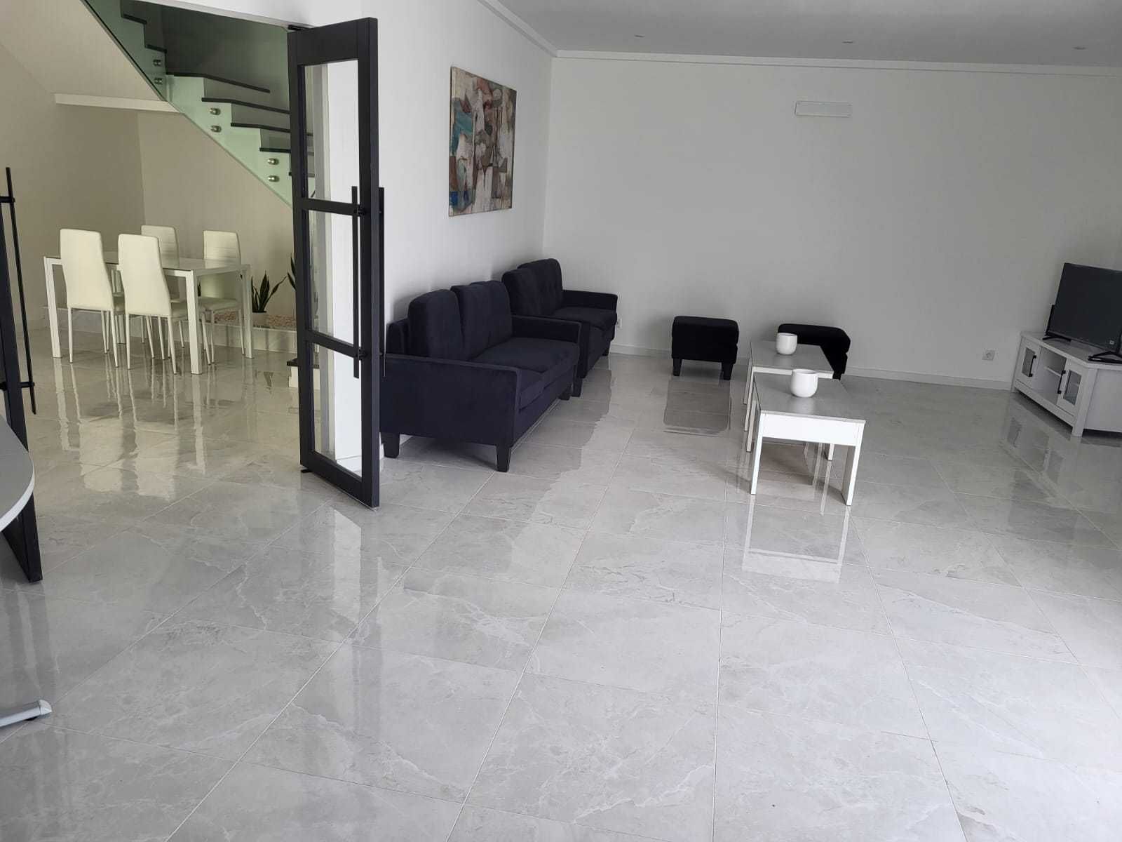 Cama em quarto partilhado para estudantes preço semanal