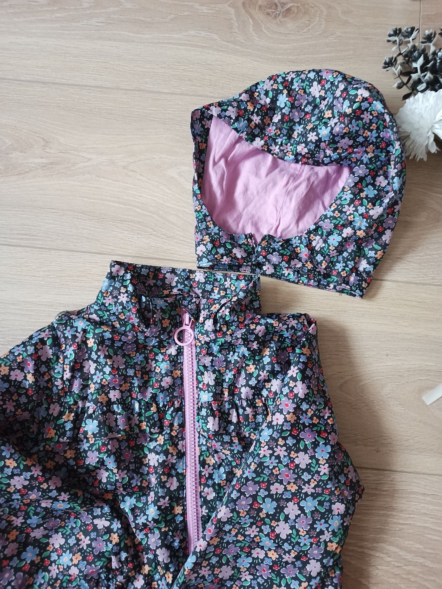 Kurtka przeciwdeszczowa H&M w rozmiarze 92 w kwiaty przejściowa