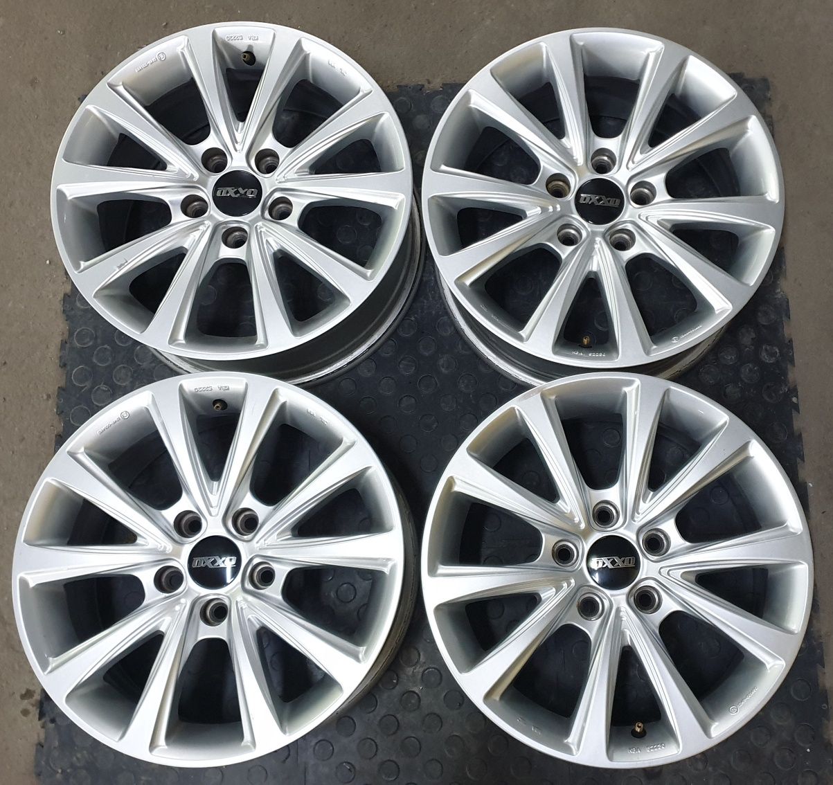 Felgi Aluminiowe 5x112 7Jx16 ET35 Mercedes Audi Seat Skoda