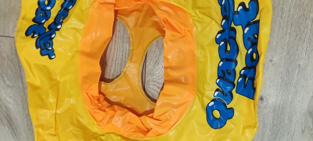 Koło do pływania dla dziecka niemowlaka