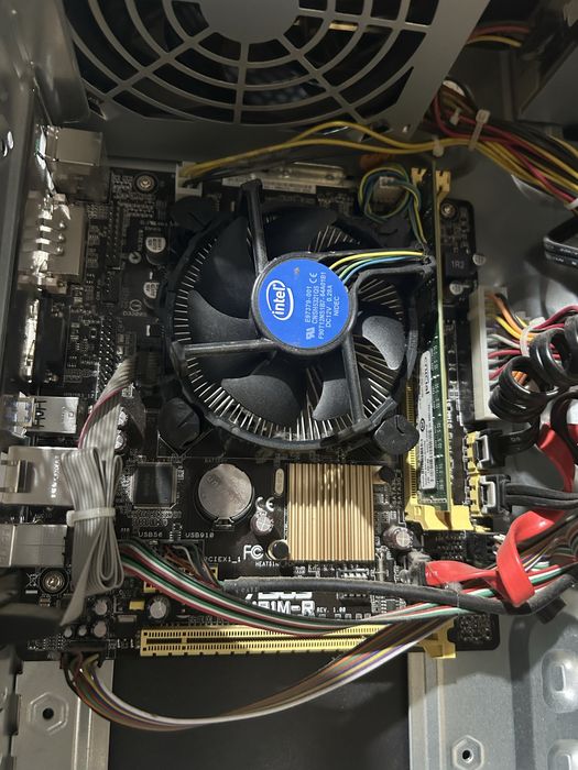 системний блок	Asus H81M-R