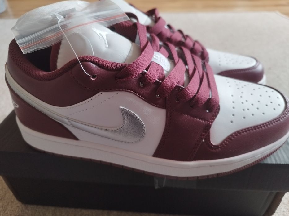 Buty sportowe Air Jordan 1 low bordowe r 42 26,5 cm nowe