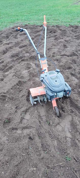 Glebogryzarka spalinowa - 4 KM - Szerokość 60 cm - Wynajem