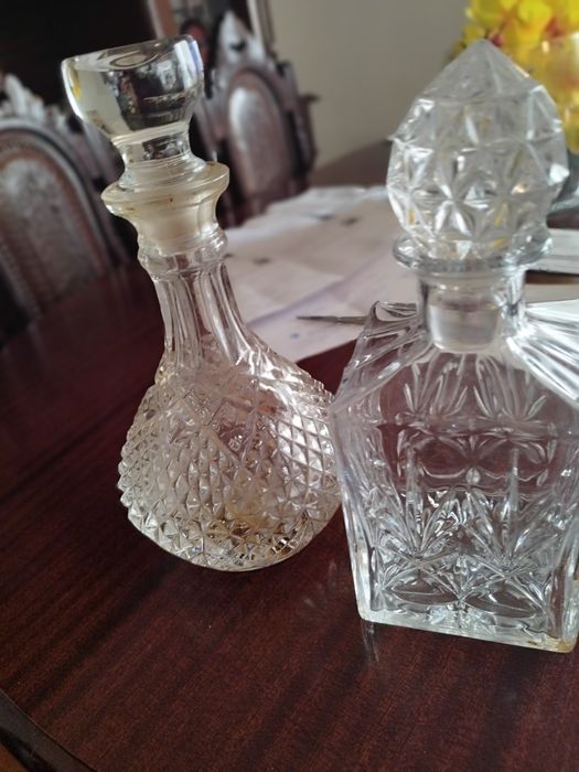 Porcelanas e cristais antigos