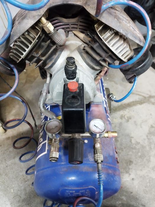 Kompresor dwutłokowy 50L Scheppach HC52dc