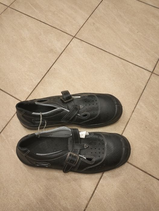 Продам робочі сандалі 44 розмір