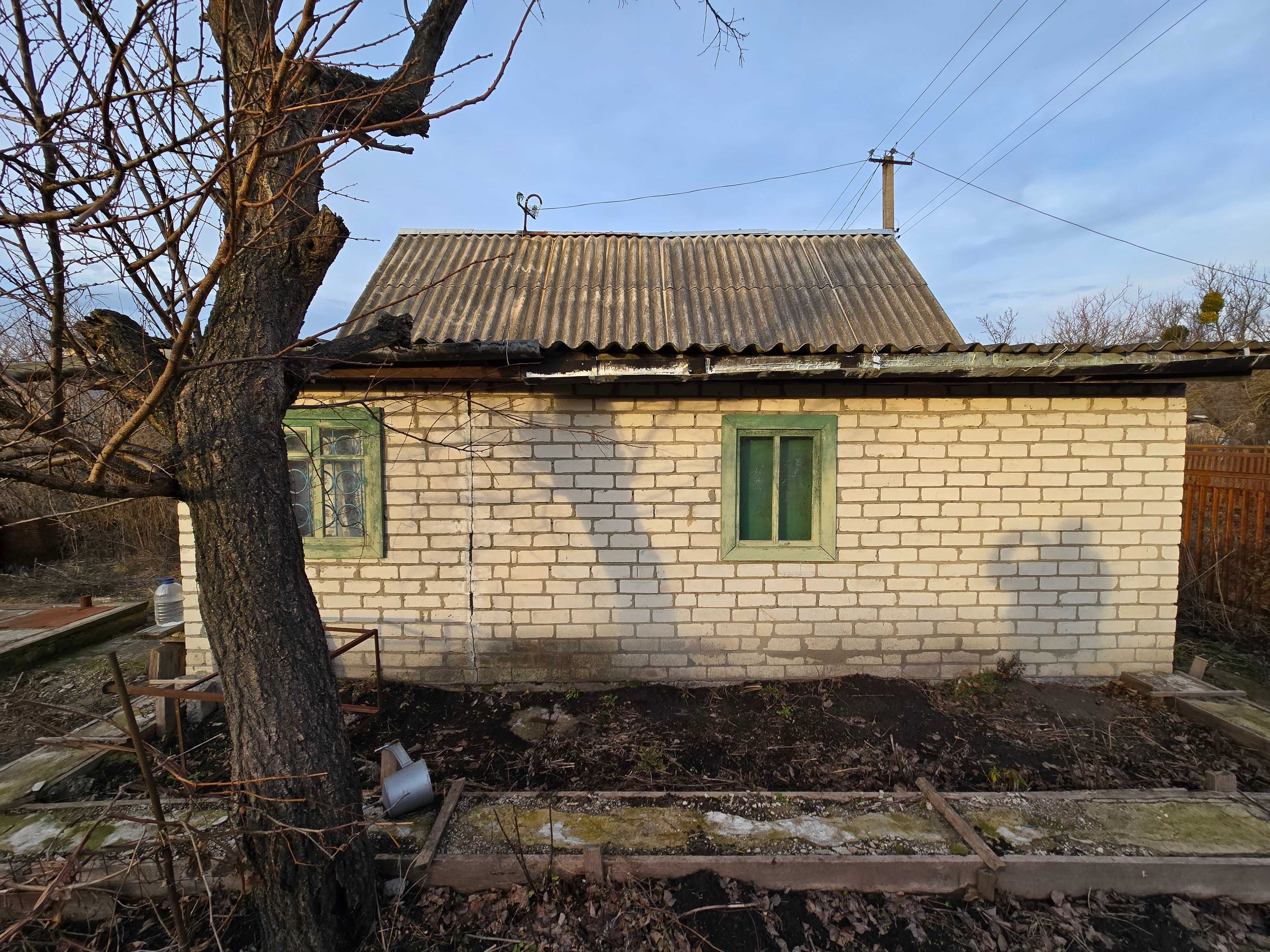 Дачний будиночок біля траси Черкаси-Золотоноша