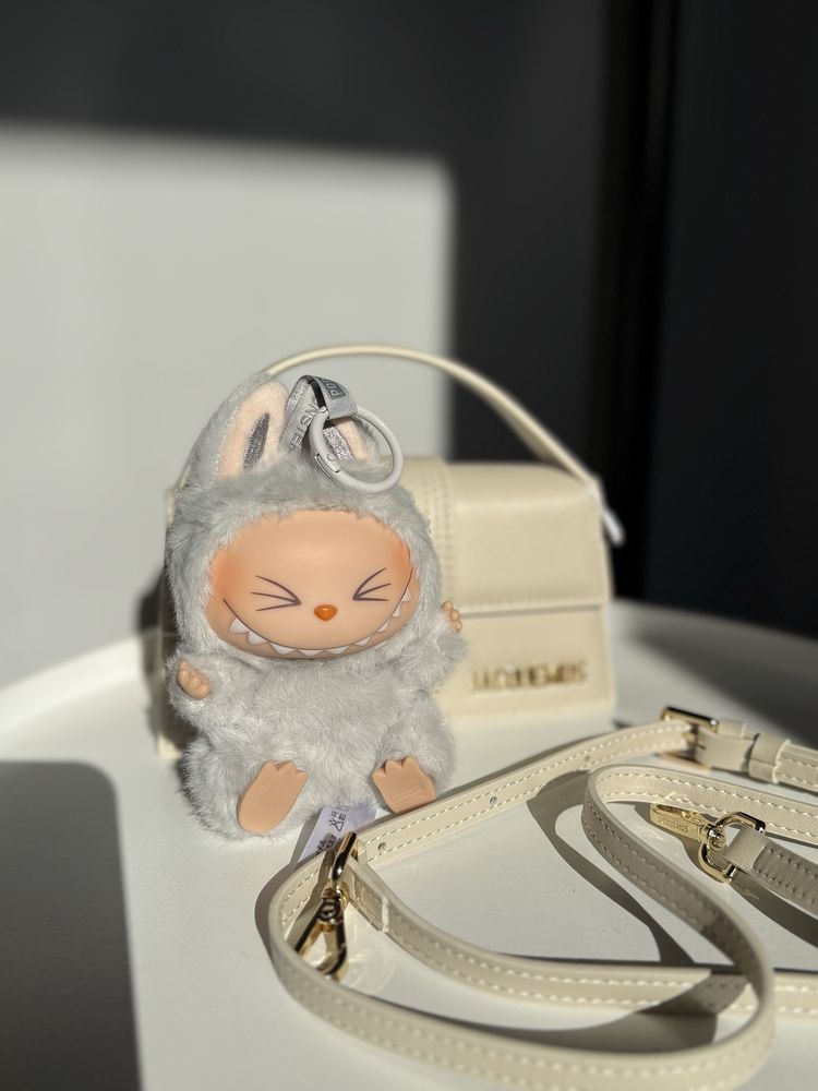 Іграшка  брелок для сумки Labubu сіра