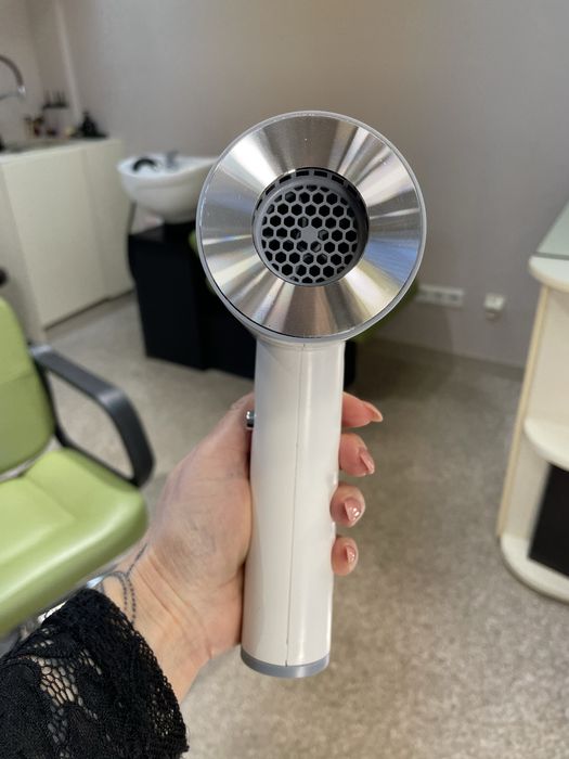 Фен бездротовий, сушить коли немає світла