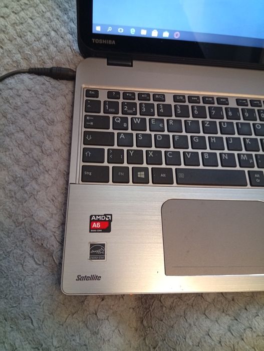 Laptop TOSHIBA DYNABOOK Satellite 50DT-A AMD A6 8GB/300GB