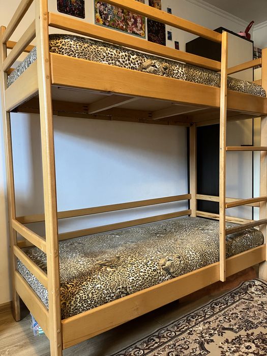 Двохʼярусне деревʼянне ліжко 160 см