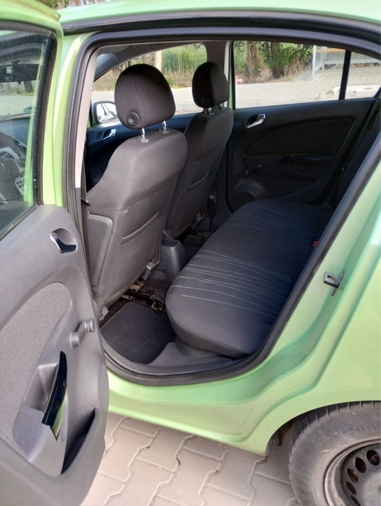 Opel Corsa 1.2 klimatyzacja 2009r Niski przebieg