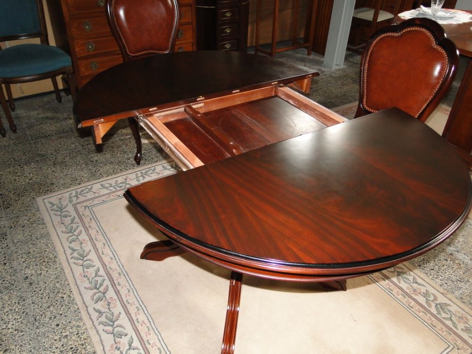 Mesa redonda em madeira - Extensível - Como nova - Só a mesa as cadeir