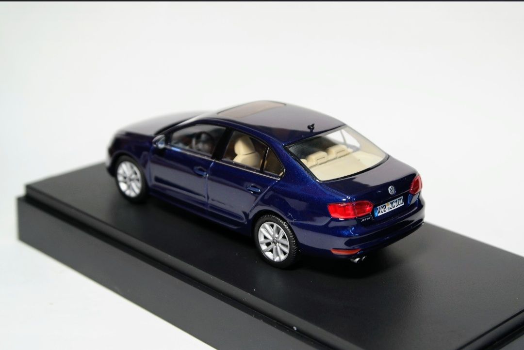 VW Volkswagen Jetta VI 2010 Blue Metallic Minichamps® skala 1:43