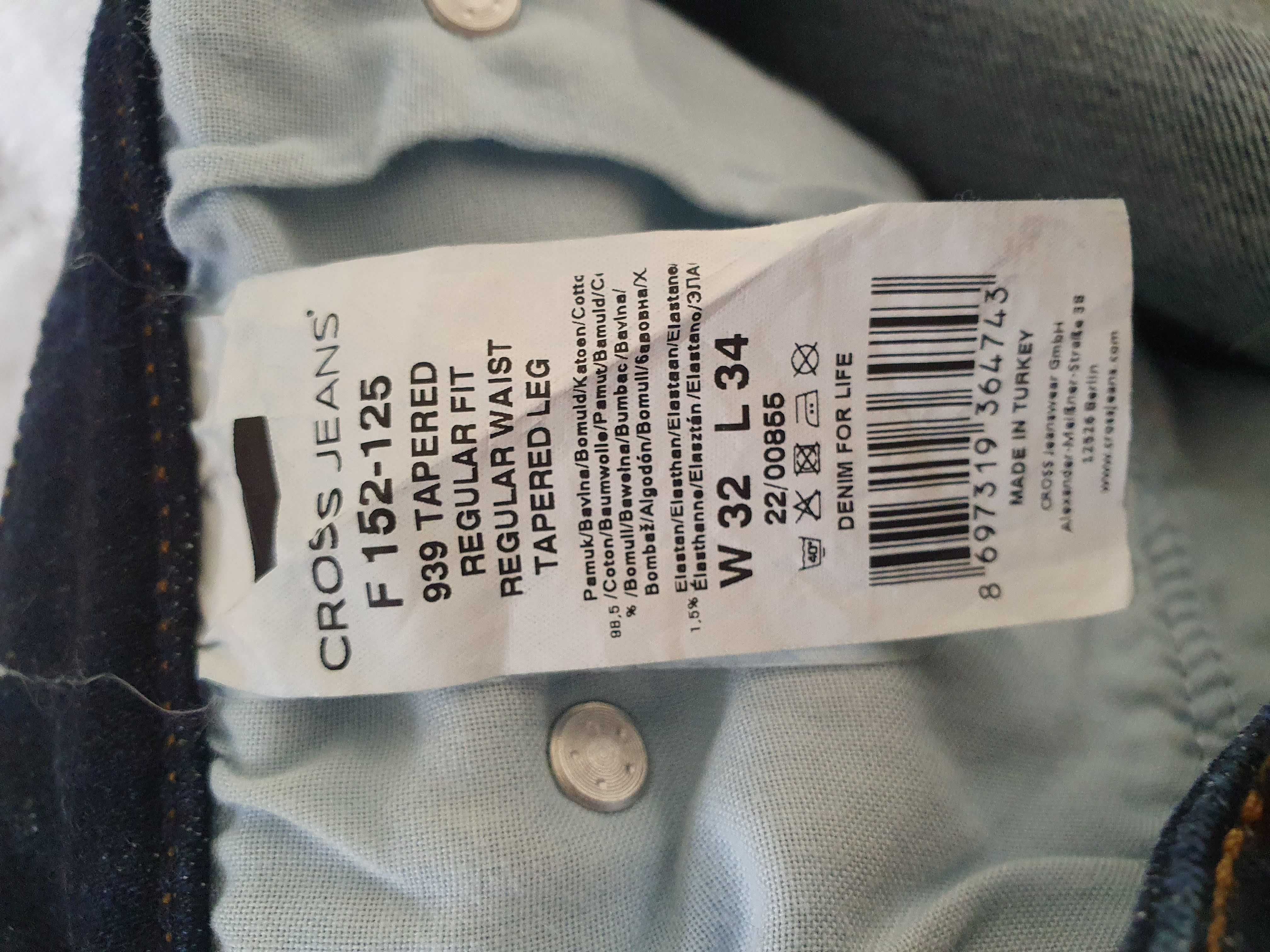 Cross Jeansy F 152-125 Niebieski Tapered Leg W32 L34