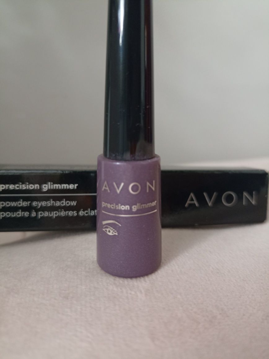 Sypki cień do powiek Avon