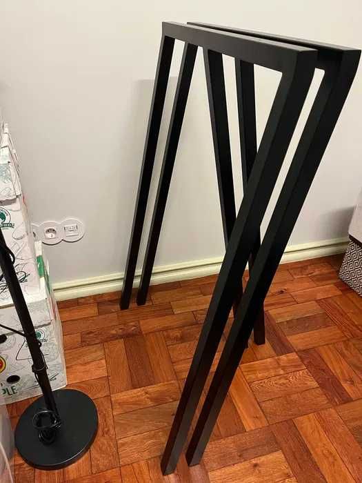 Pés de secretária/estirador novos marca HAY