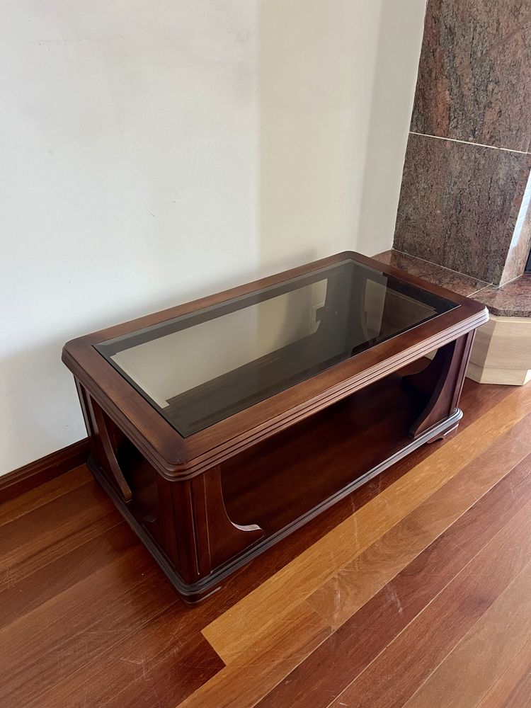 Mesa de centro em madeira maciça