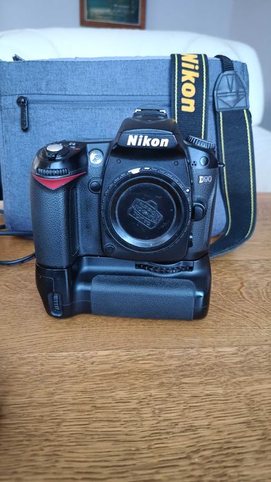 Nikon D-90 aparat fotograficzny, lustrzanka APS-C