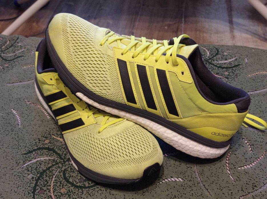 Кроссовки Adidas (оригинал) фирменные размер-45   стелька- 29,5 см.