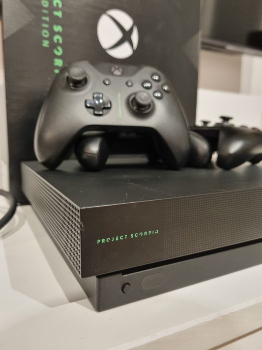 Xbox One X Project Scorpio 1TB , 3 pady