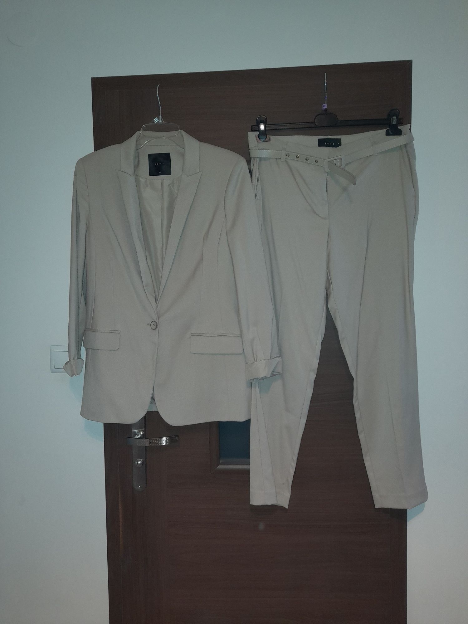 Garnitur damski Mohito beżowy M/L