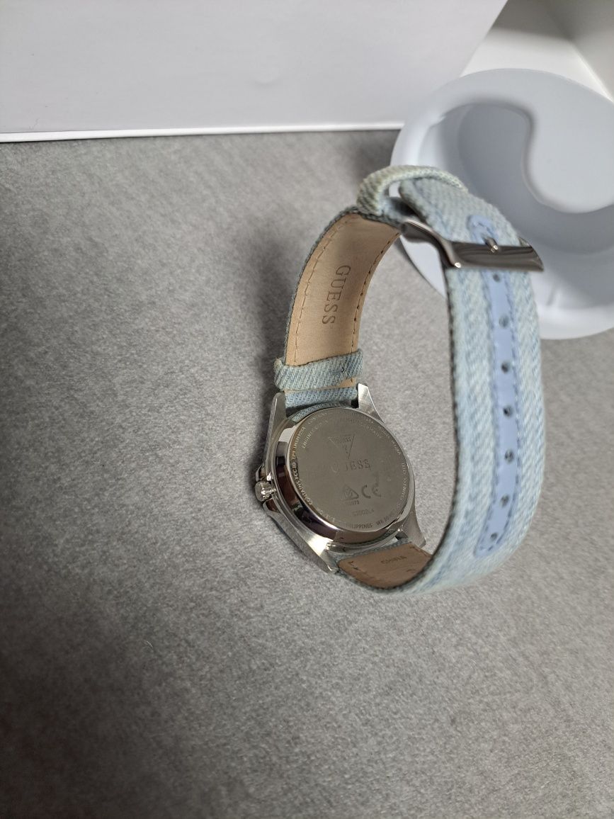 Guess Connecticut smartwatch hybrydowy damski jeans
