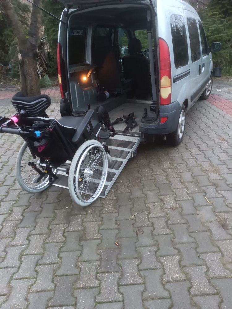 Renault Kangoo z najazdem na wózek inwalidzki – Wynajem