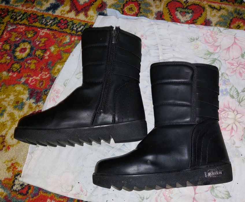 Жіночі зимові чоботи. Женские зимние сапоги. Жіночі зимові черевики.