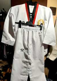 Белое кимоно, спортивная одежда для единоборств