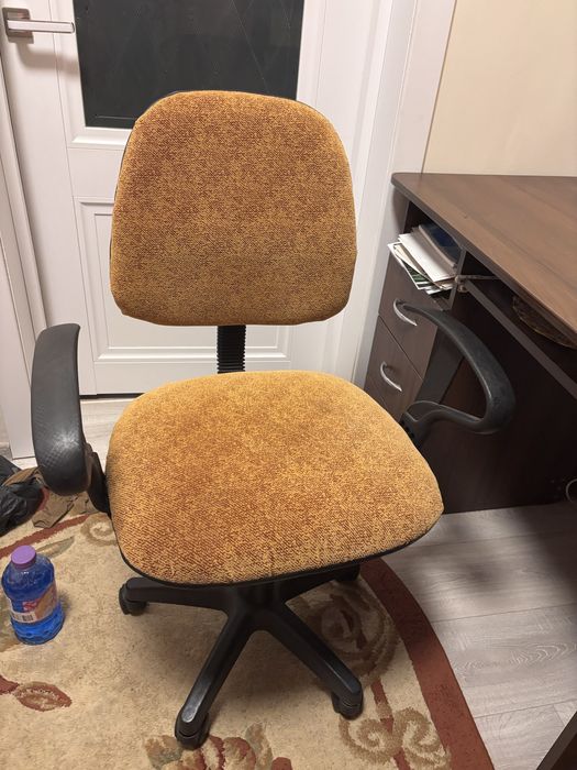 комп'ютерний стіл