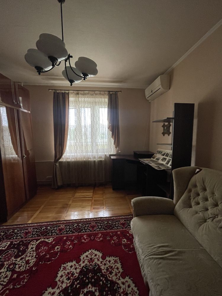 Продаж 2 х кімн квартири 53 м2  центр Вишневевого