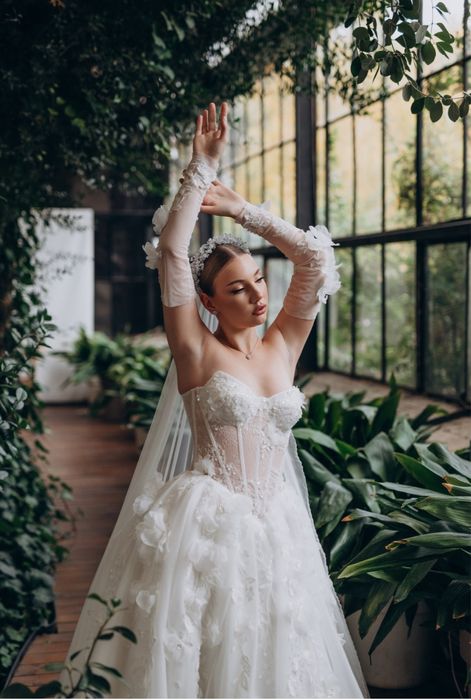 Розкішна весільна сукня