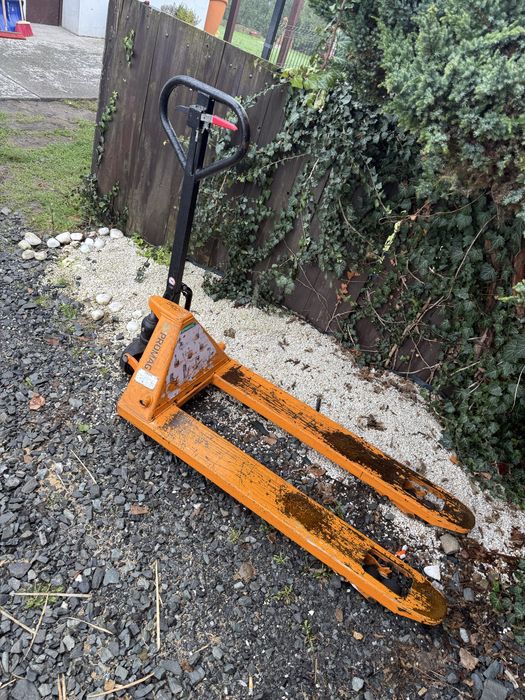 Paleciak 2500 kg mam pare sztuk.