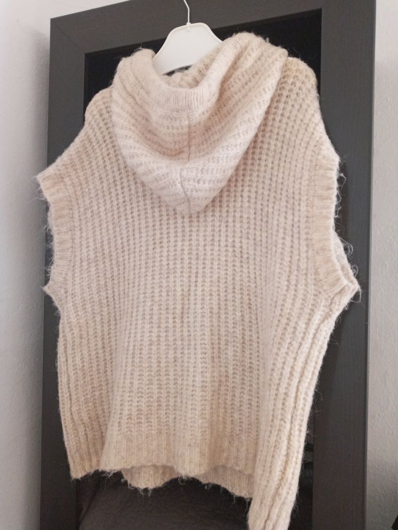 ZARA S-L Sweter bez rękawów z kapturem w kolorze ecru