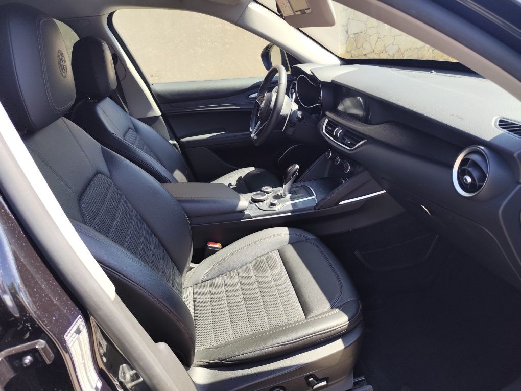 2021 Stelvio super AT8 2.2 Automático