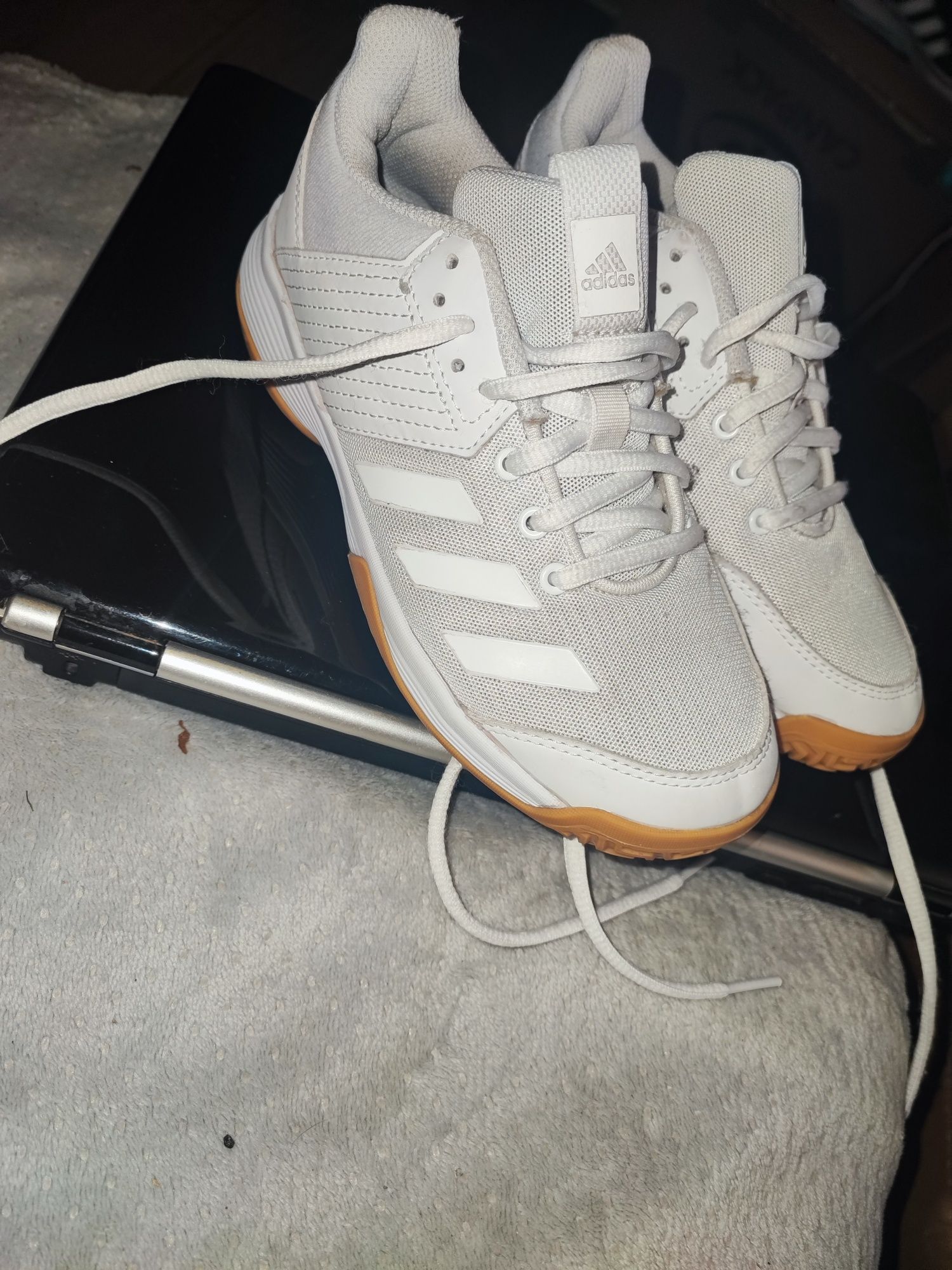 Buty sportowe adidas rozmiar 33